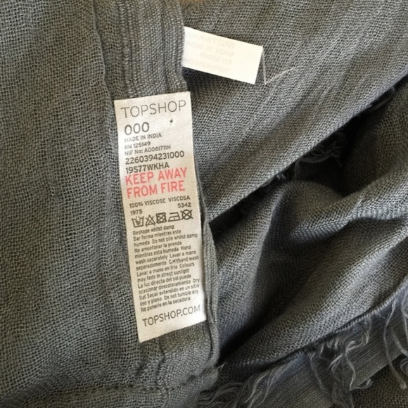 Topshop gray fringed wrap scarf - Picture 3 of 5